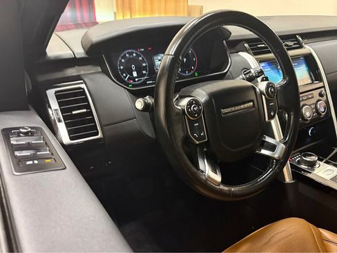 Used 2018 Land Rover Discovery HSE AWD/4WD image 14