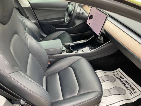 Used 2018 Tesla Model 3 image 9