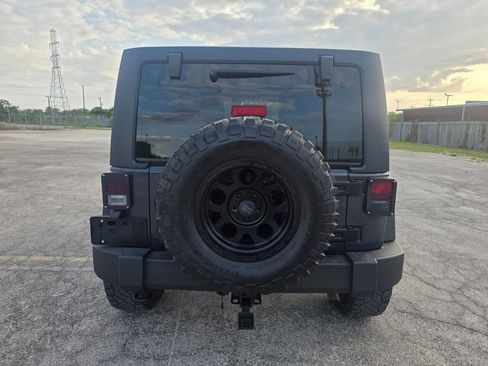 Used 2018 Jeep Wrangler Unlimited Sport w/ Connectivity Group image 4
