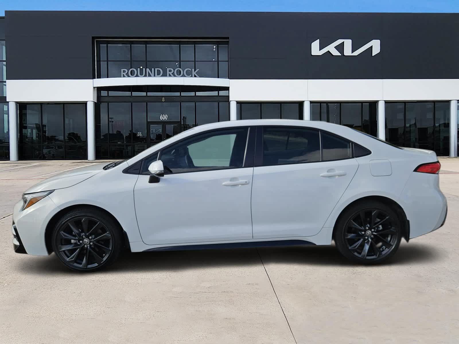 Used 2025 Toyota Corolla SE FWD image 4