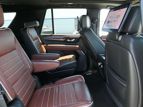 Used 2024 GMC Yukon Denali Ultimate AWD/4WD image 24