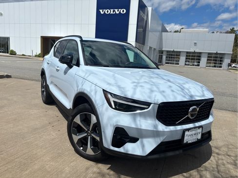 Used 2026 Volvo XC40 B5 Plus AWD/4WD image 2