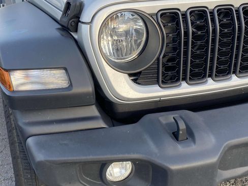 Used 2024 Jeep Wrangler Unlimited Sport AWD/4WD image 6