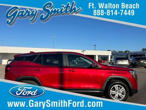 Used 2024 GMC Terrain SLE image 1