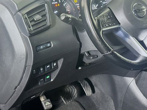 Used 2020 Nissan Rogue SV image 17