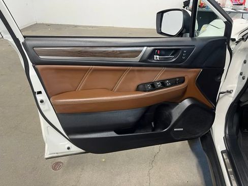 Used 2017 Subaru Outback 2.5i Touring AWD/4WD image 25