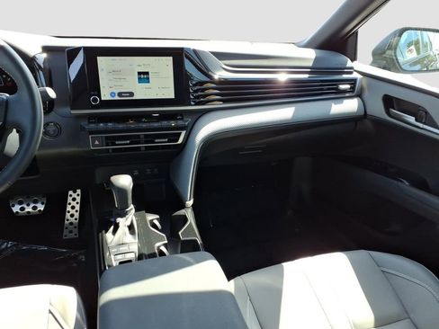 Used 2025 Toyota Camry SE w/ Convenience Package FWD image 14