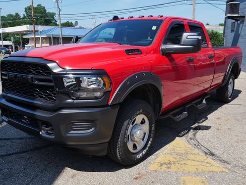 Used 2024 RAM 3500 Tradesman w/ Snow Chief Group AWD/4WD image 3