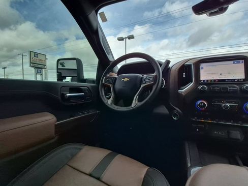 Certified 2022 Chevrolet Silverado 2500 High Country w/ Technology Package AWD/4WD image 7