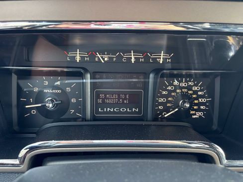 Used 2012 Lincoln Navigator 2WD image 34