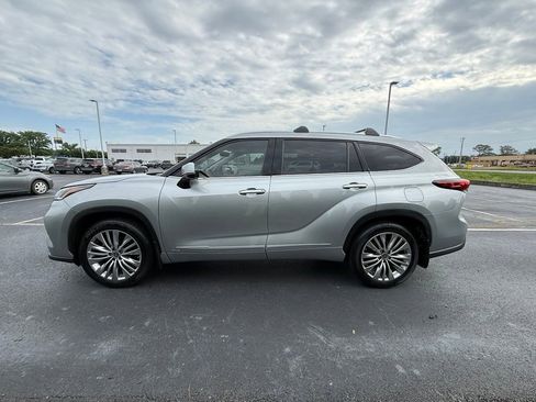 Used 2023 Toyota Highlander Platinum AWD/4WD image 5