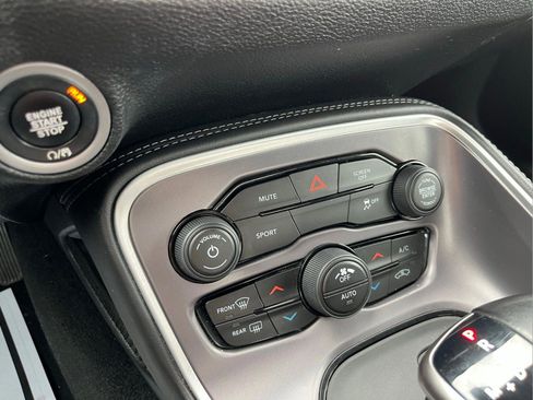 Used 2019 Dodge Challenger SXT RWD image 13