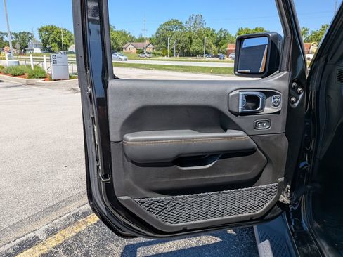 Used 2023 Jeep Gladiator Overland AWD/4WD image 16