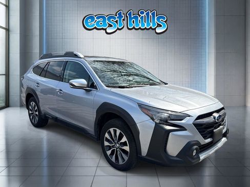 Used 2025 Subaru Outback Touring AWD/4WD image 1
