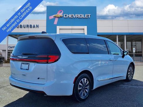 Used 2023 Chrysler Pacifica Limited FWD image 5