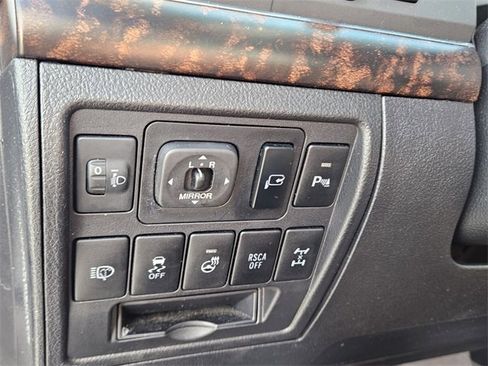 Used 2013 Toyota Land Cruiser Base image 30