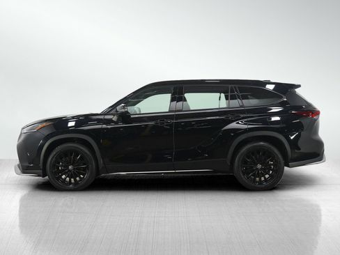 Used 2025 Toyota Highlander XSE AWD/4WD image 2