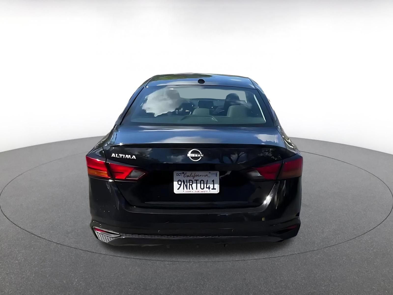 Used 2025 Nissan Altima 2.5 SV FWD image 12