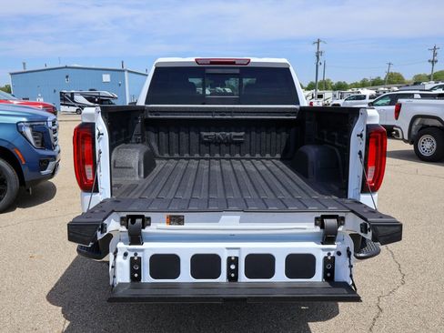 New 2026 GMC Sierra 1500 SLT image 5