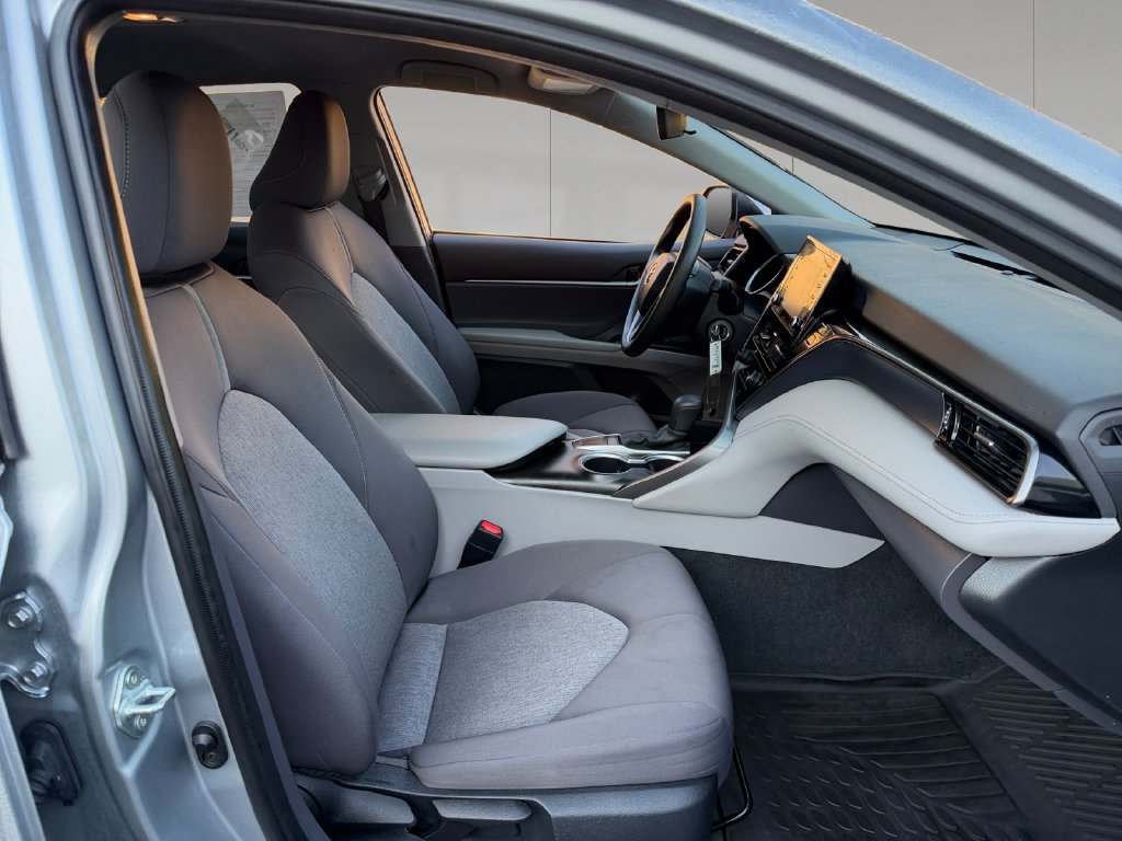 Used 2022 Toyota Camry LE FWD image 18