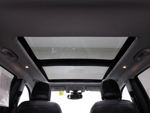 Used 2022 Jeep Cherokee Limited image 3