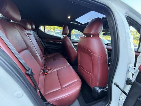 Used 2019 MAZDA MAZDA3 Hatchback w/ Premium Package FWD image 9