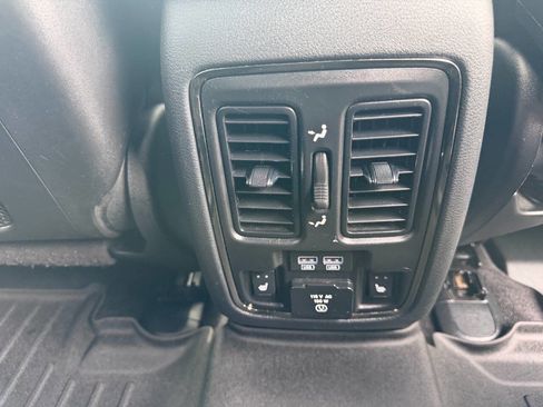 Used 2018 Dodge Durango R/T w/ Technology Group AWD/4WD image 17