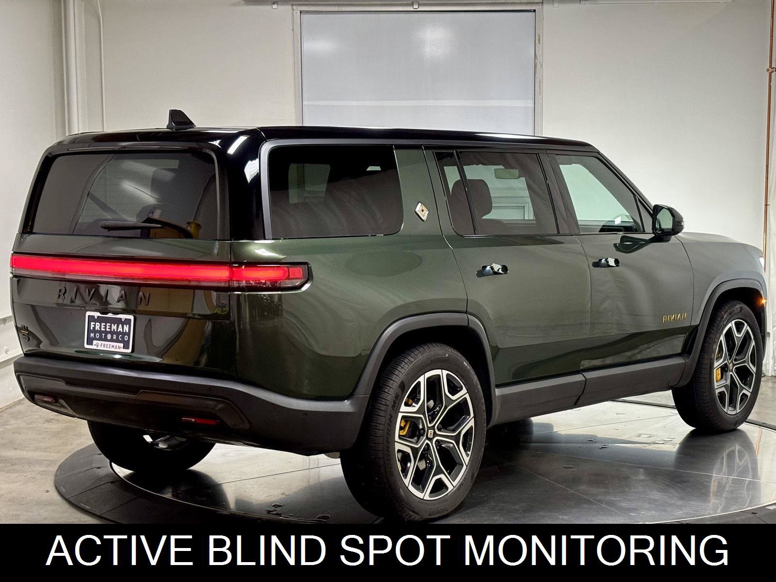 Used 2025 Rivian R1S Premium Dual AWD/4WD image 9