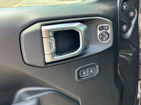 New 2025 Jeep Gladiator Sport image 10