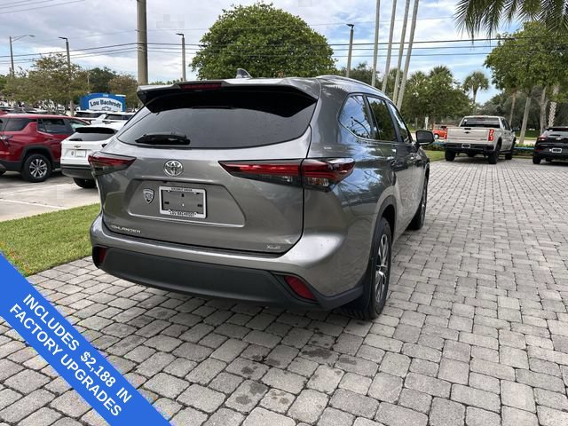 Used 2025 Toyota Highlander XLE FWD image 36