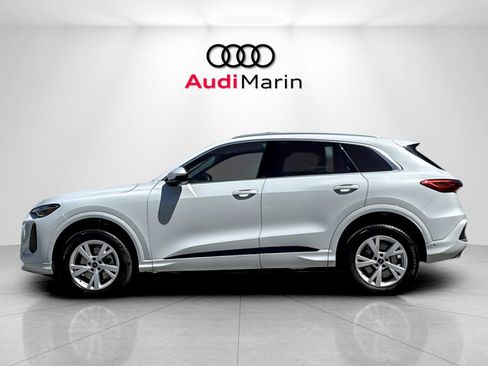 Used 2025 Audi Q5 Premium w/ Convenience Package AWD/4WD image 2