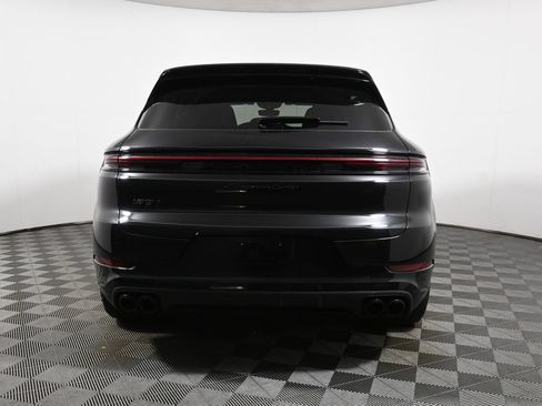 Used 2024 Porsche Cayenne Turbo AWD/4WD image 10