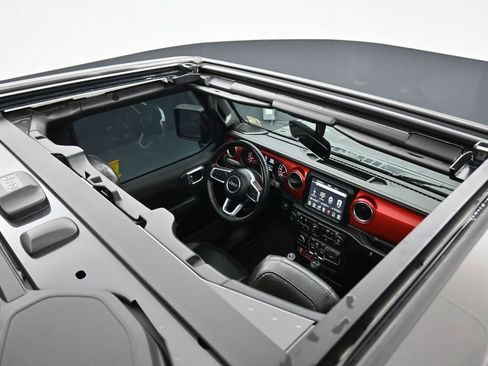 Used 2022 Jeep Wrangler Unlimited Rubicon w/ Cold Weather Group image 40