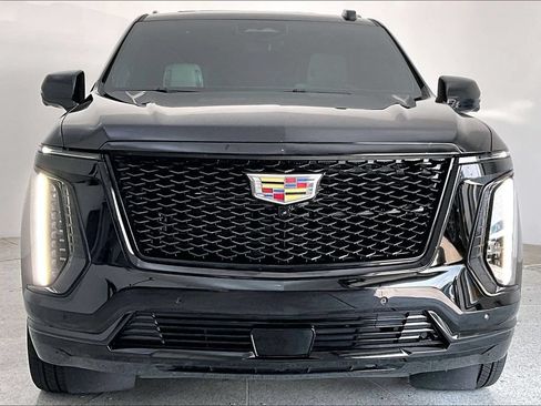 Used 2025 Cadillac Escalade ESV Sport Platinum AWD/4WD image 4