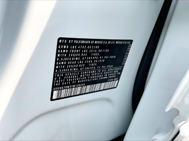 New 2026 Volkswagen Tiguan SE R-Line FWD image 9