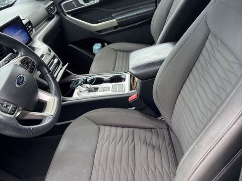 Used 2021 Ford Explorer XLT RWD image 5