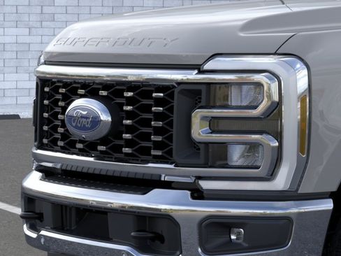 New 2026 Ford F350 4x4 Crew Cab DRW Super Duty image 17