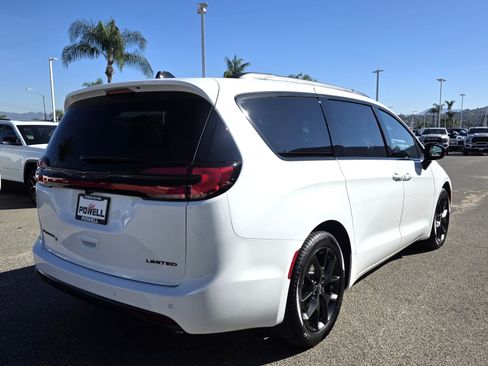 New 2026 Chrysler Pacifica Limited w/ S Appearance Package image 5
