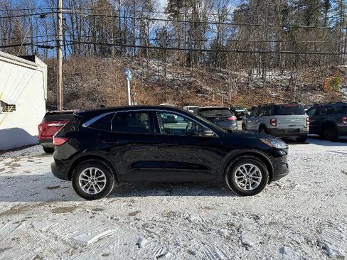 Certified 2022 Ford Escape SE image 1