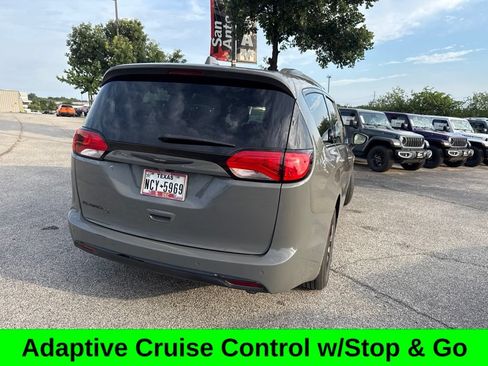 Used 2020 Chrysler Pacifica Touring-L Plus w/ Advanced Safetytec Group FWD image 12