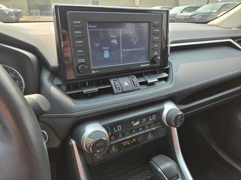 Used 2022 Toyota RAV4 XLE Premium AWD/4WD image 27