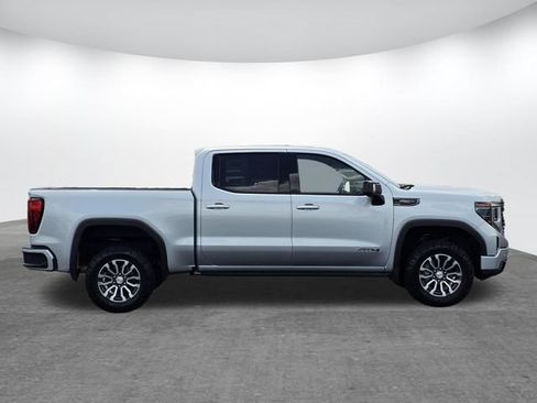 Used 2022 GMC Sierra 1500 AT4 w/ AT4 Premium Package AWD/4WD image 3