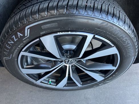 Certified 2024 Volkswagen Atlas Cross Sport SEL Premium R-Line image 40