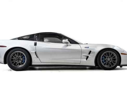 Used 2009 Chevrolet Corvette ZR1 w/ Preferred Equipment Group RWD image 5