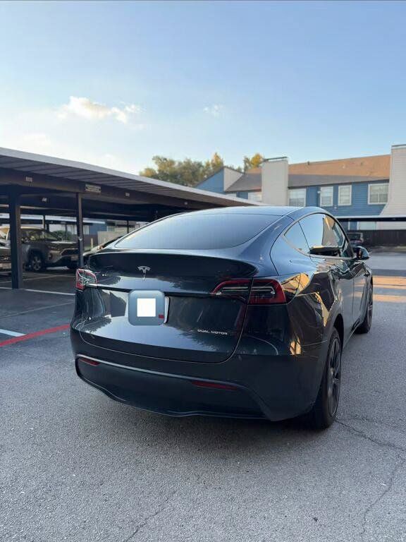 Used 2024 Tesla Model Y Long Range AWD/4WD image 4