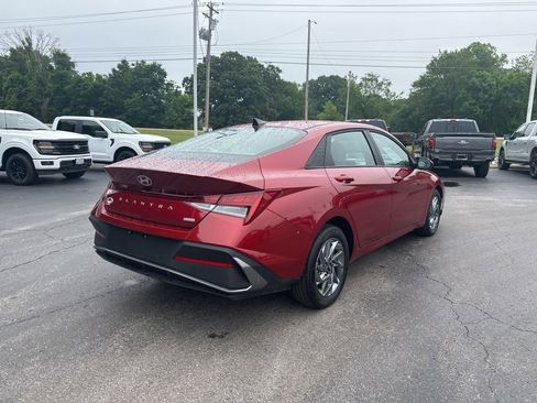 Used 2025 Hyundai Elantra Hybrid FWD image 3