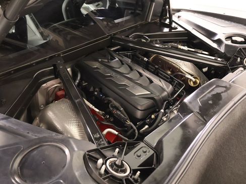 Used 2024 Chevrolet Corvette Stingray Preferred Cpe w/ Z51 Performance Package RWD image 18