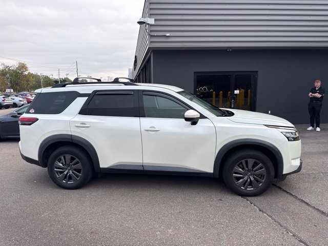 Used 2022 Nissan Pathfinder SV AWD/4WD image 2
