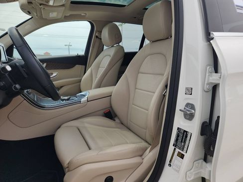Used 2018 Mercedes-Benz GLC 300 4MATIC image 3