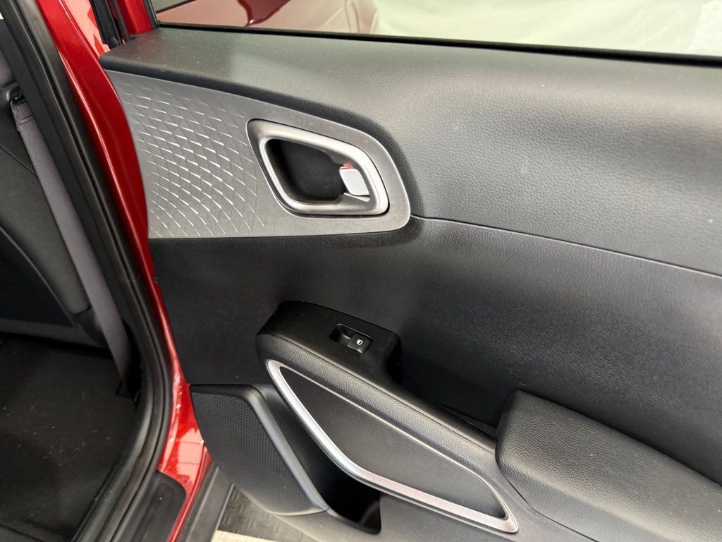 Used 2023 Kia Soul LX w/ LX Technology Package FWD image 25